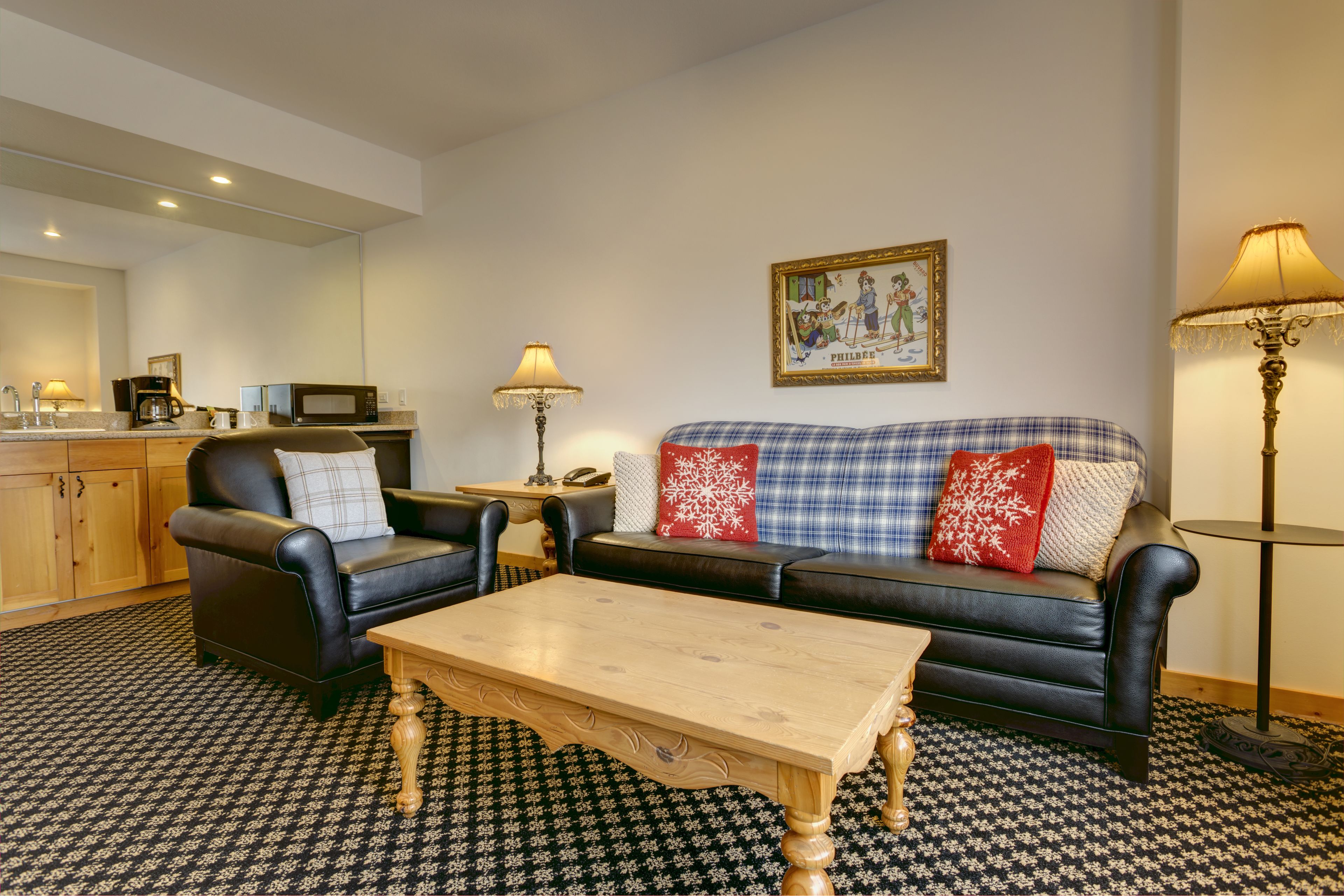 Grand Suite, 1 Bedroom (Mountain Grand Lodge, Two Queen Suite) | Living room | Books