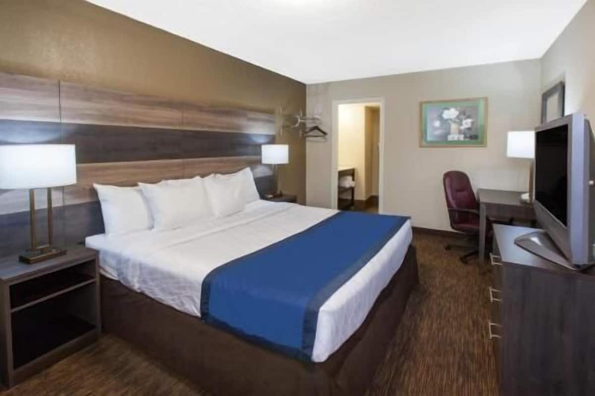 Desk, blackout curtains, free WiFi, bed sheets