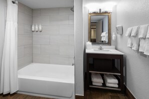 Suite, Multiple Beds, Non Smoking | Bathroom - Baymont by Wyndham Downtown Detroit (Detroit)