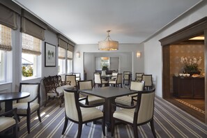 Free daily continental breakfast - Hotel Drisco (San Francisco)