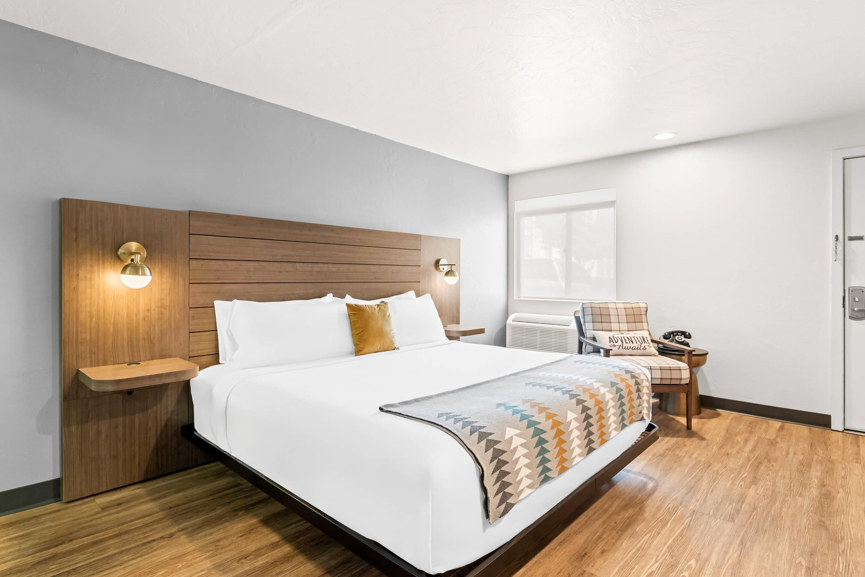 Room, 1 King Bed, Accessible, Non Smoking | Hypo-allergenic bedding available, laptop workspace, blackout drapes