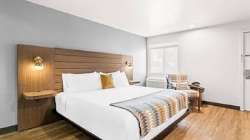 Room, 1 King Bed, Accessible, Non Smoking | Hypo-allergenic bedding available, laptop workspace, blackout drapes