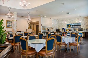 Daily full breakfast for a fee