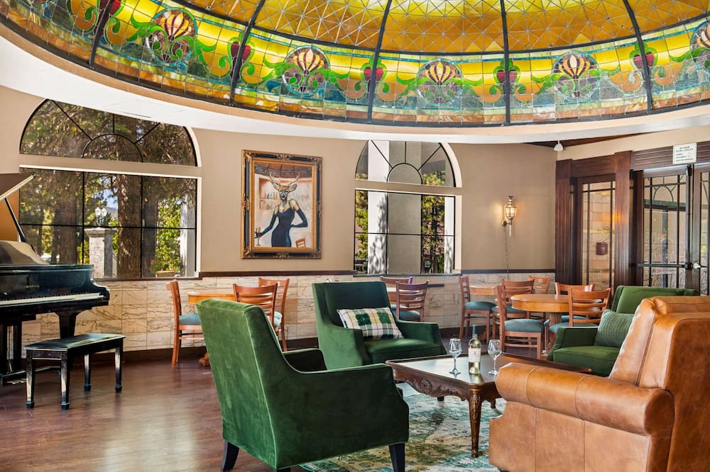 Chateau Big Bear Boutique Hotel, BW Signature Collection