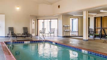 Indoor pool, sun loungers