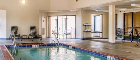 Indoor pool, sun loungers