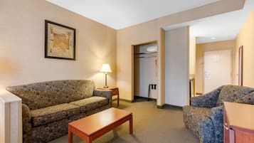 Suite, 1 King Bed with Sofa bed, Non Smoking, Kitchen (2 Person Sofa bed) | Iron/ironing board, rollaway beds, free WiFi, bed sheets