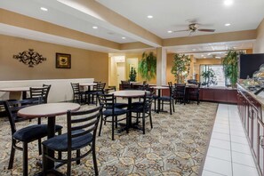 Café da manhã com buffet grátis