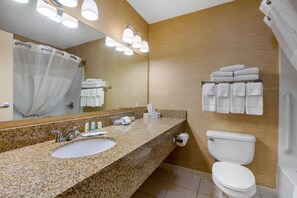 Tabla de planchar con plancha, camas extra, wifi gratis y ropa de cama 
