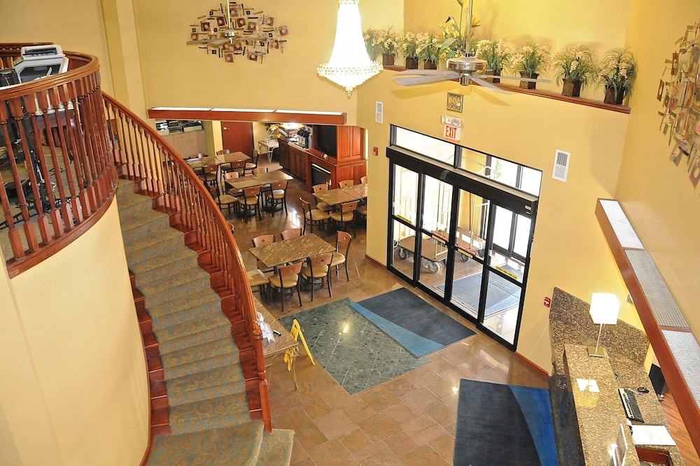 Holiday Inn Express & Suites St. Louis West - Fenton by IHG