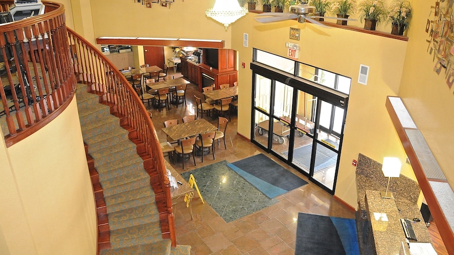 Holiday Inn Express & Suites St. Louis West - Fenton by IHG
