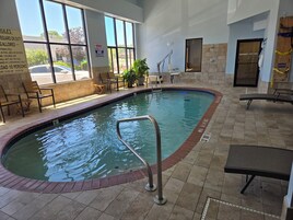Una piscina cubierta