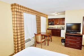 Suite, 1 Queen Bed, Accessible (Mobility, Accessible Tub)