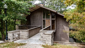 Cottage (Crescent Treetop) | Iron/ironing board, free cribs/infant beds, rollaway beds, WiFi