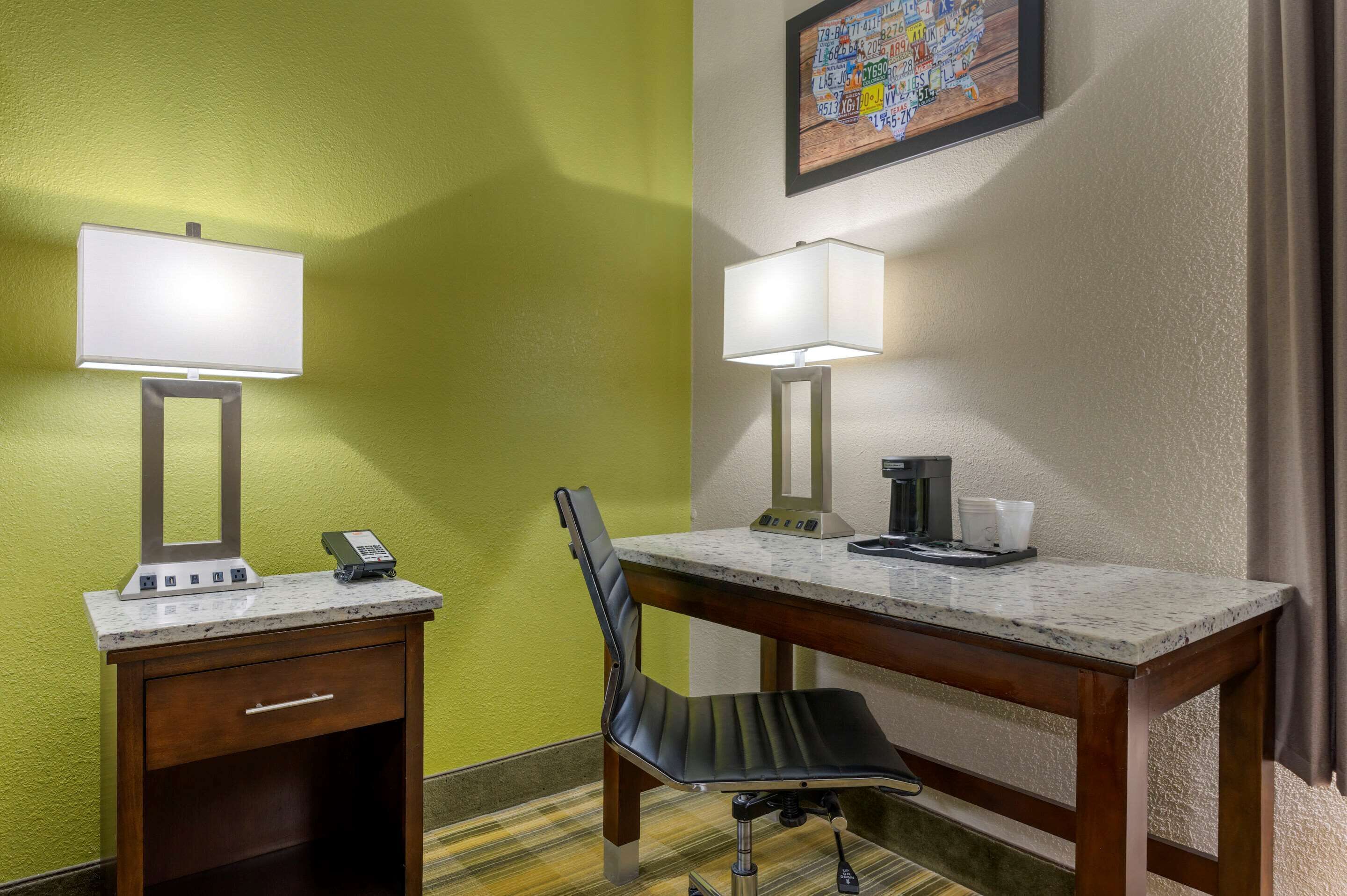 standard room, 1 king bed, non smoking | desk, blackout curtains, iron/ironing board, free cots/infant beds