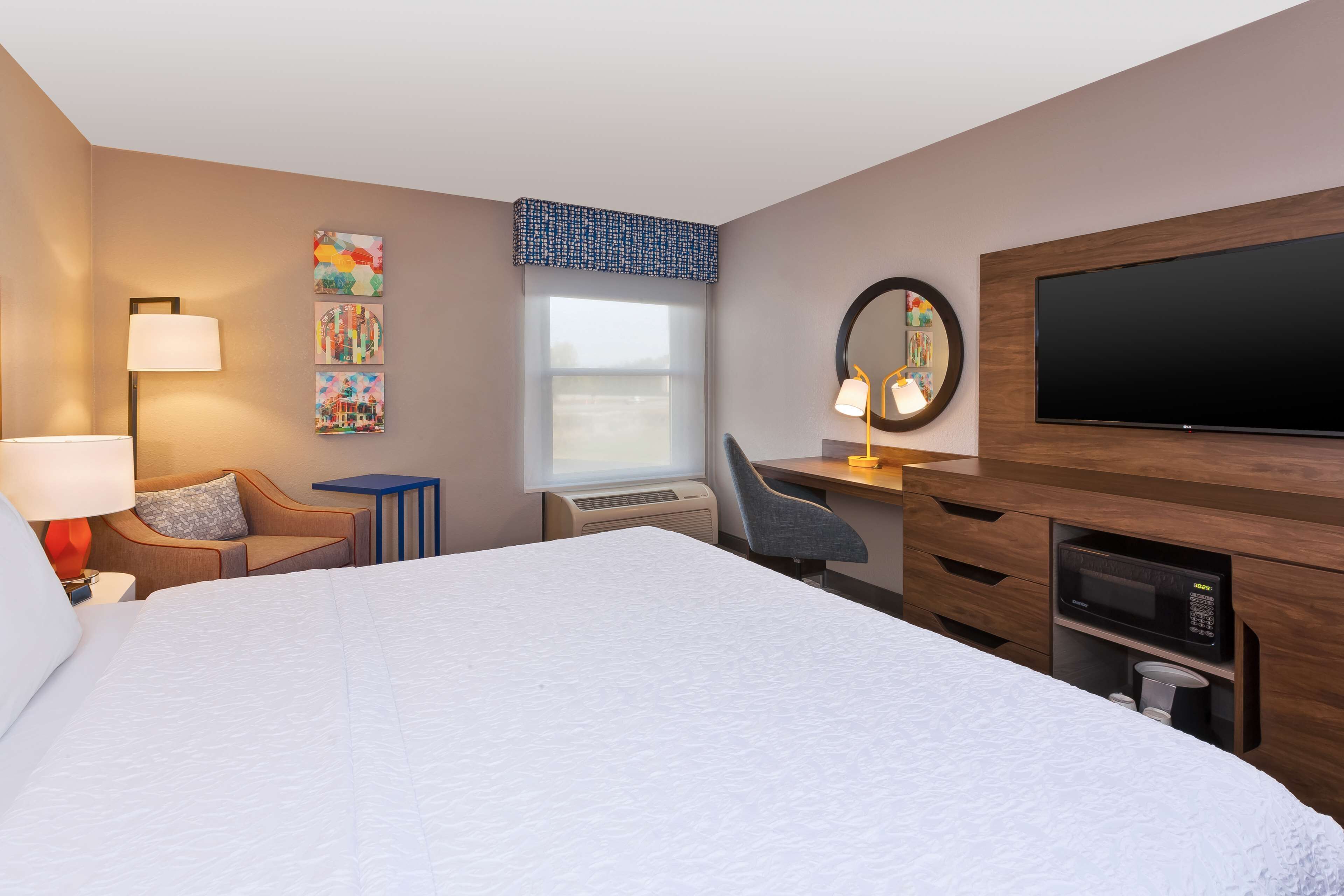 1 bedroom, egyptian cotton sheets, premium bedding, iron/ironing board