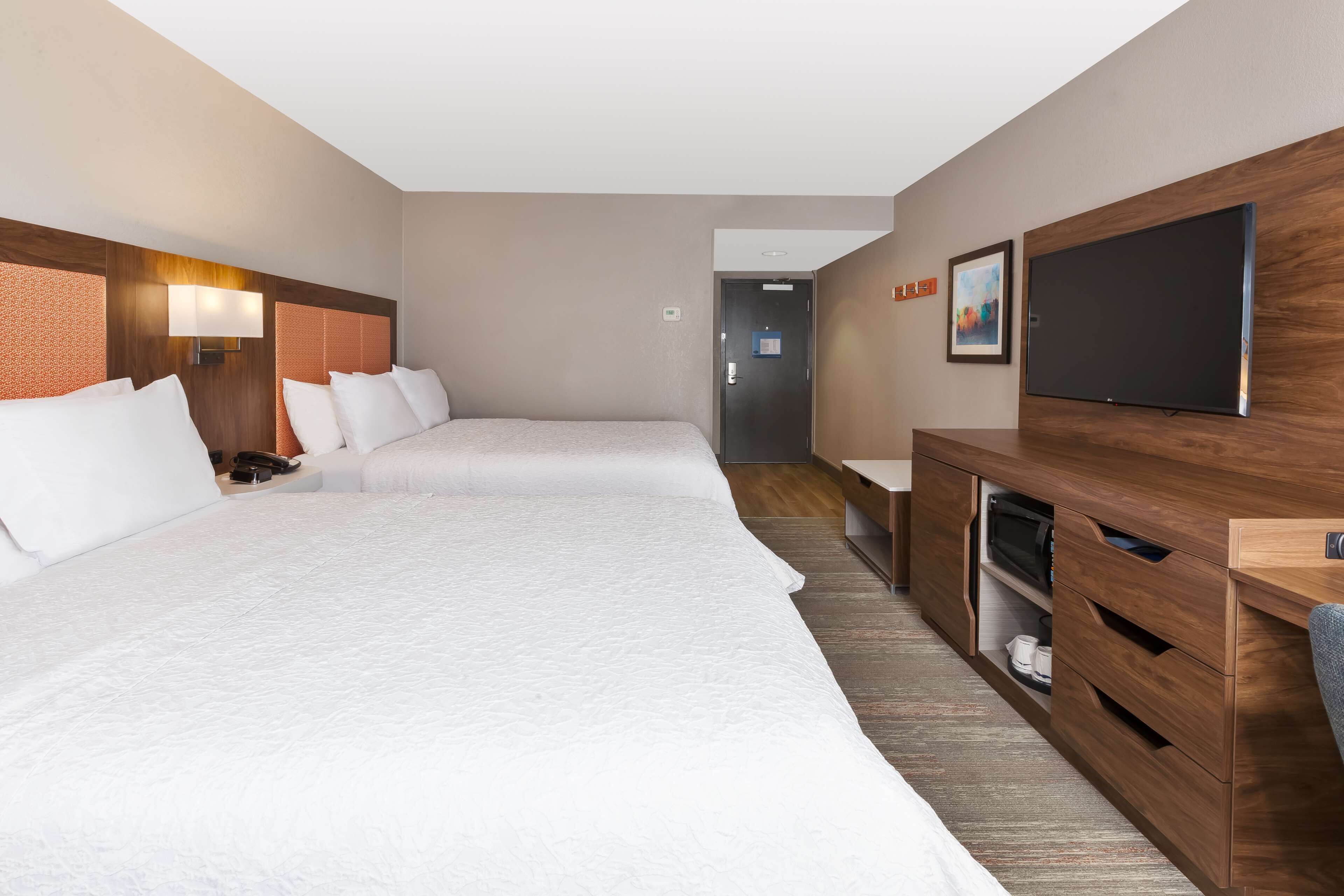 1 bedroom, egyptian cotton sheets, premium bedding, iron/ironing board