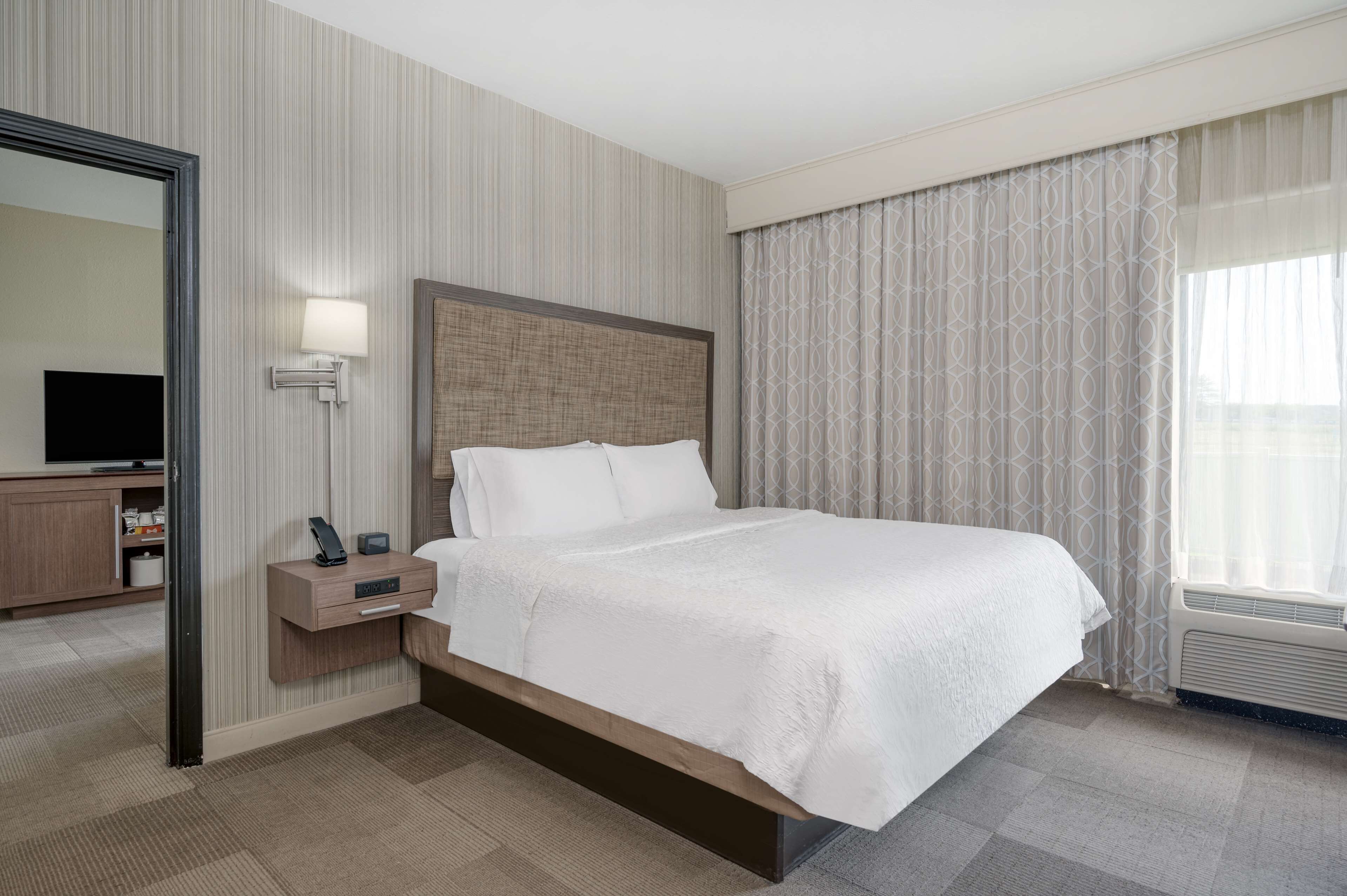 the king special, non-smoking | 1 bedroom, in-room safe, blackout curtains, free cots/infant beds