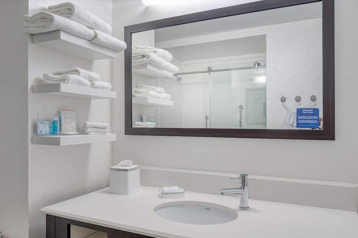 Bathroom | Free toiletries, hair dryer, towels