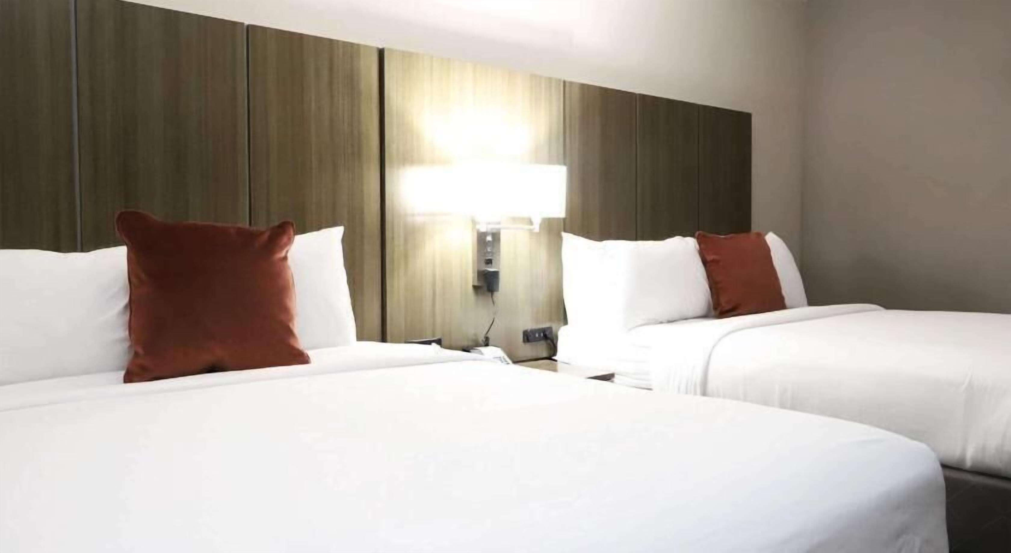 Premium bedding, in-room safe, desk, laptop workspace