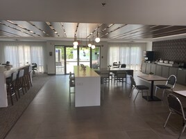 Free daily buffet breakfast
