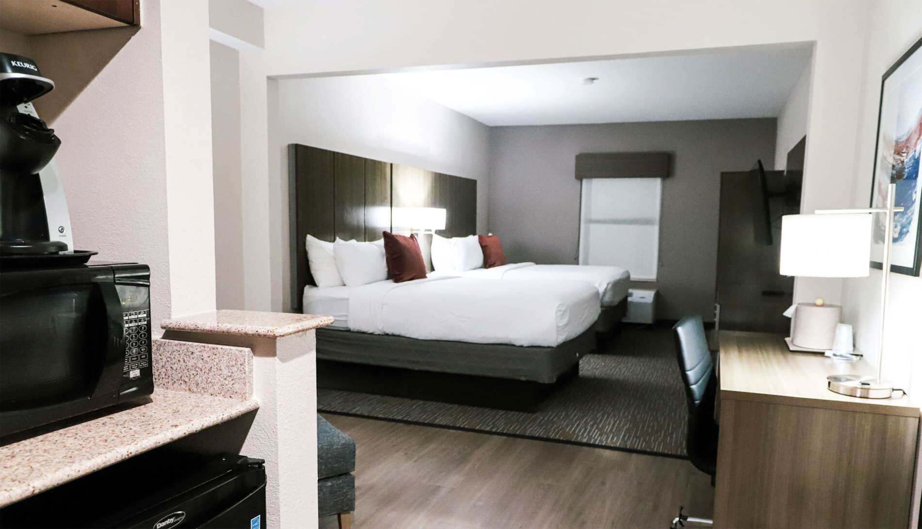 Premium bedding, in-room safe, desk, laptop workspace