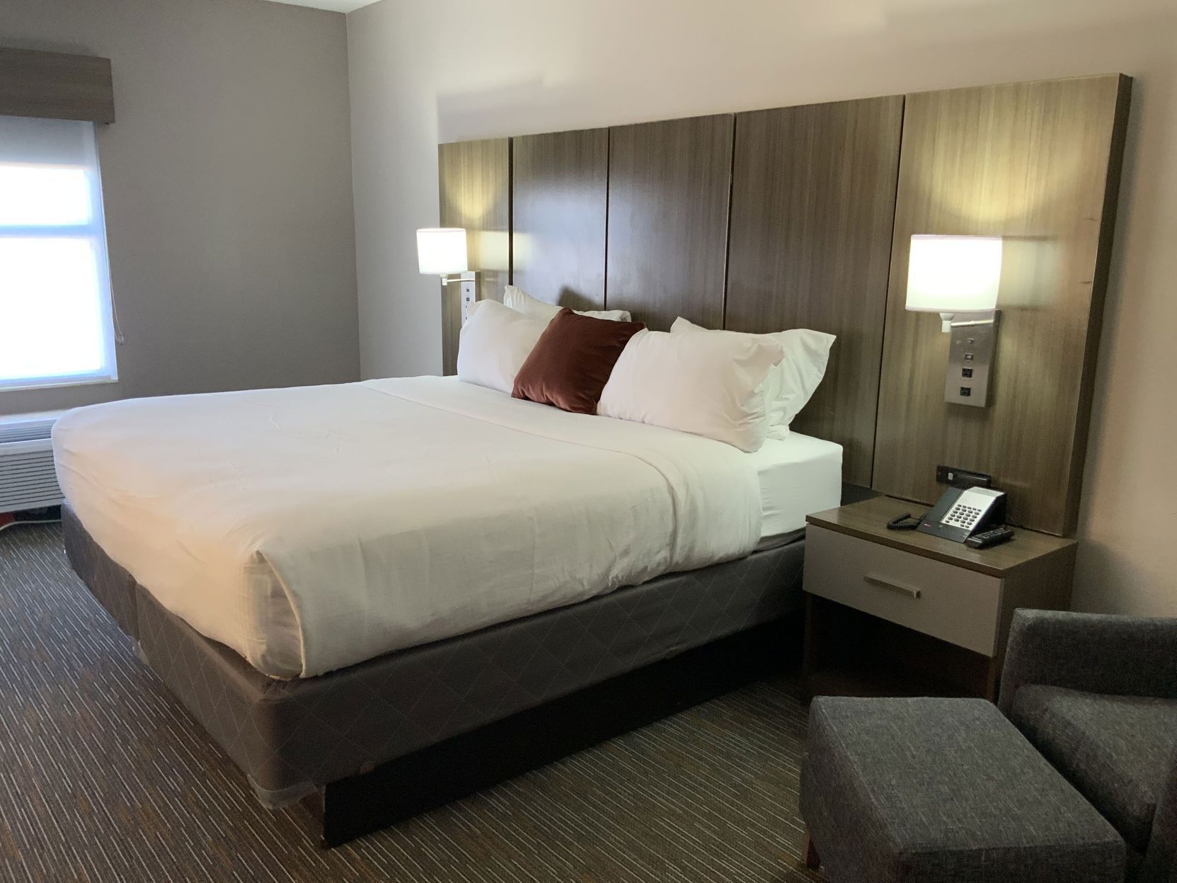 Premium bedding, in-room safe, desk, laptop workspace
