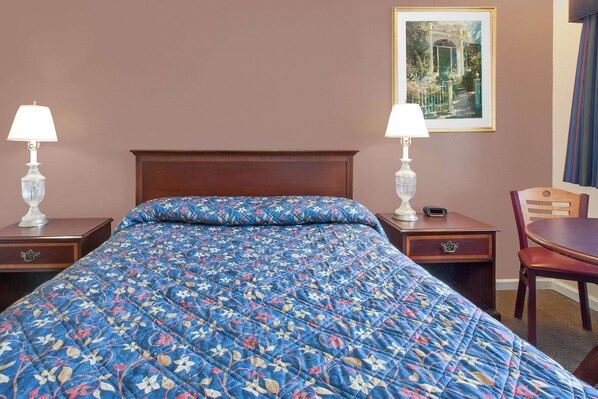 Standard Room, 1 Queen Bed | Free WiFi