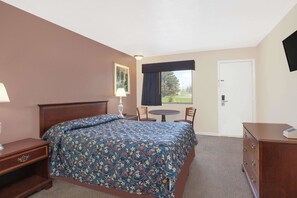 Standard Room, 1 Queen Bed | Free WiFi