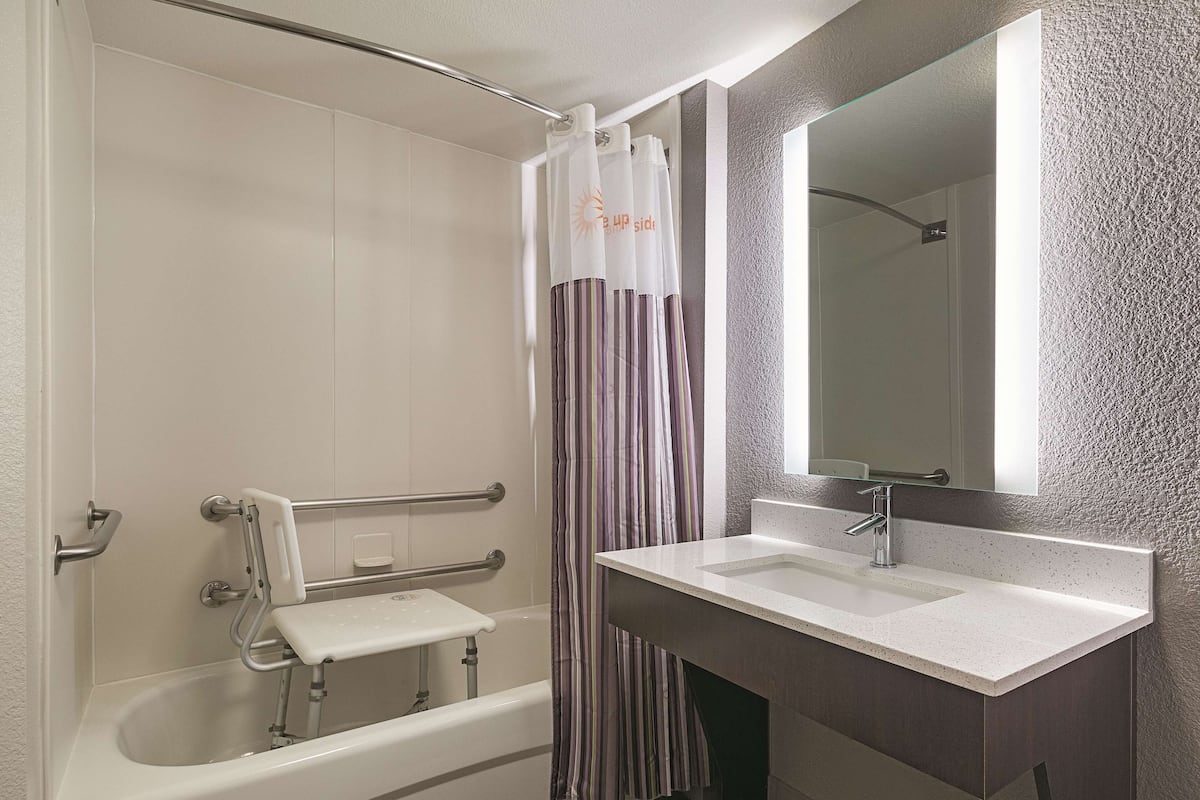 Chambre, 2 lits doubles, accessible aux personnes à mobilité réduite (Bathtub w/Grab Bars)