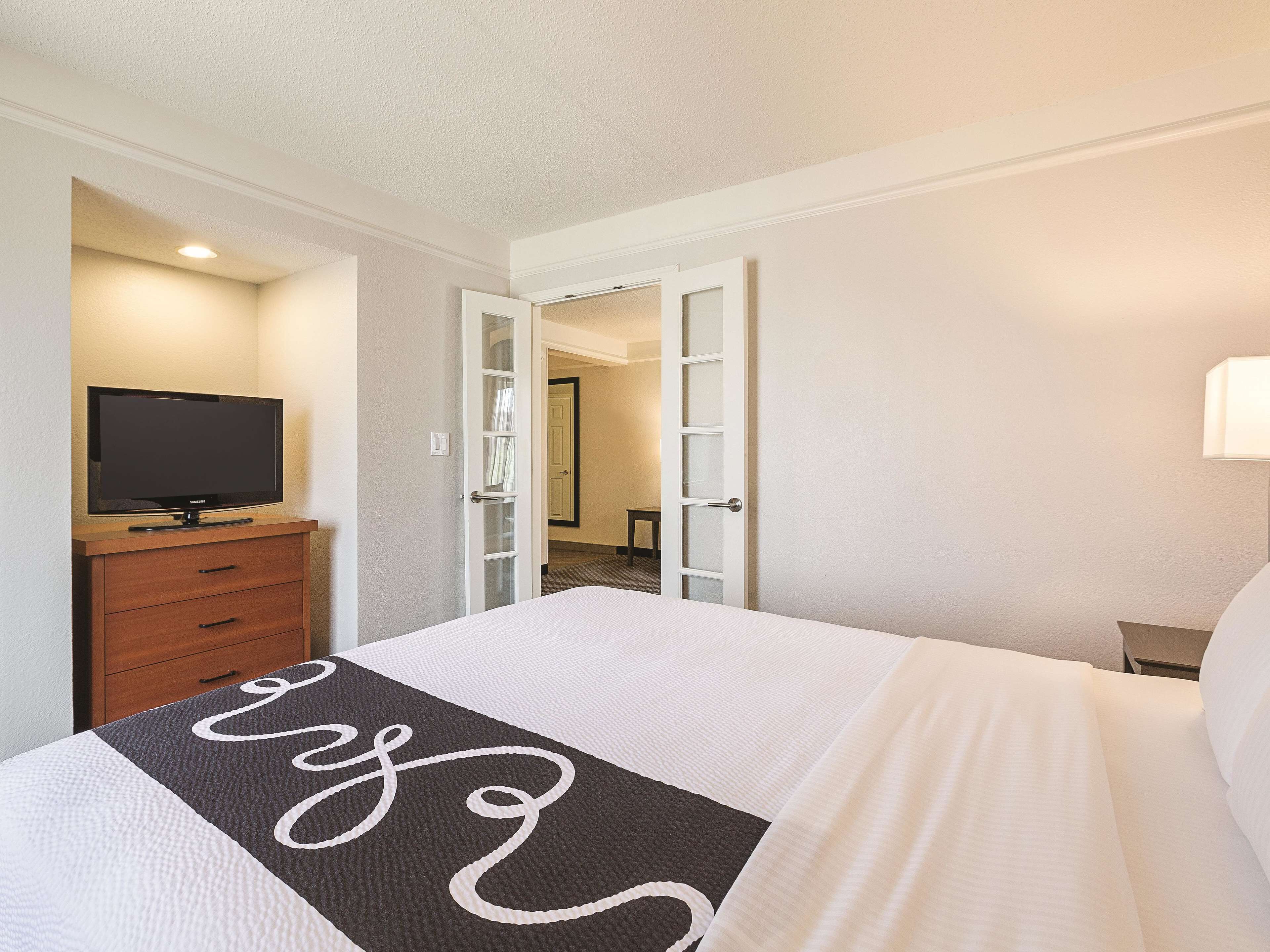 suite, 1 king bed, non smoking | premium bedding, desk, iron/ironing board, free cots/infant beds