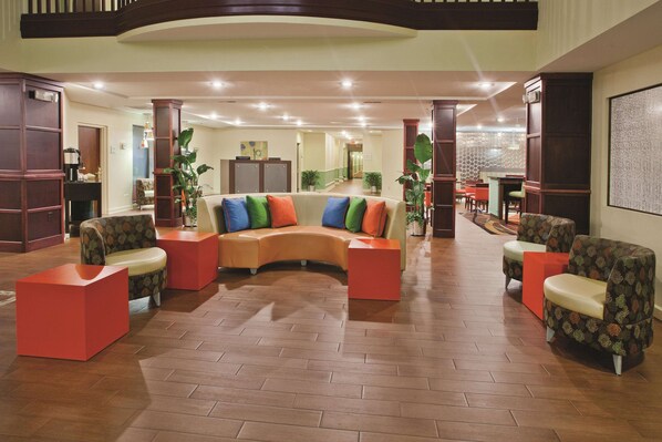 Lobby - La Quinta Inn & Suites by Wyndham Florence (Florence)