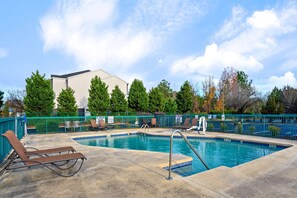 Seasonal outdoor pool, sun loungers