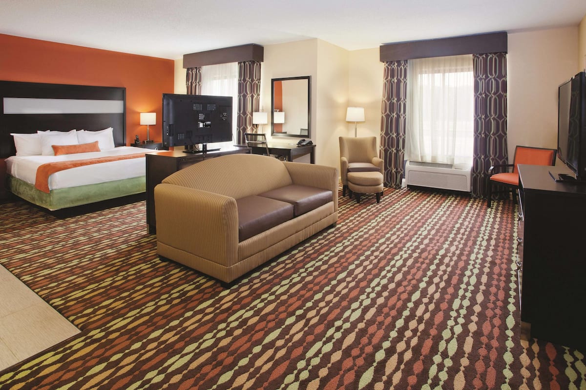 Deluxe Room, 1 King Bed, Non Smoking (Deluxe Family Room) | Premium bedding, desk, soundproofing, iron/ironing board