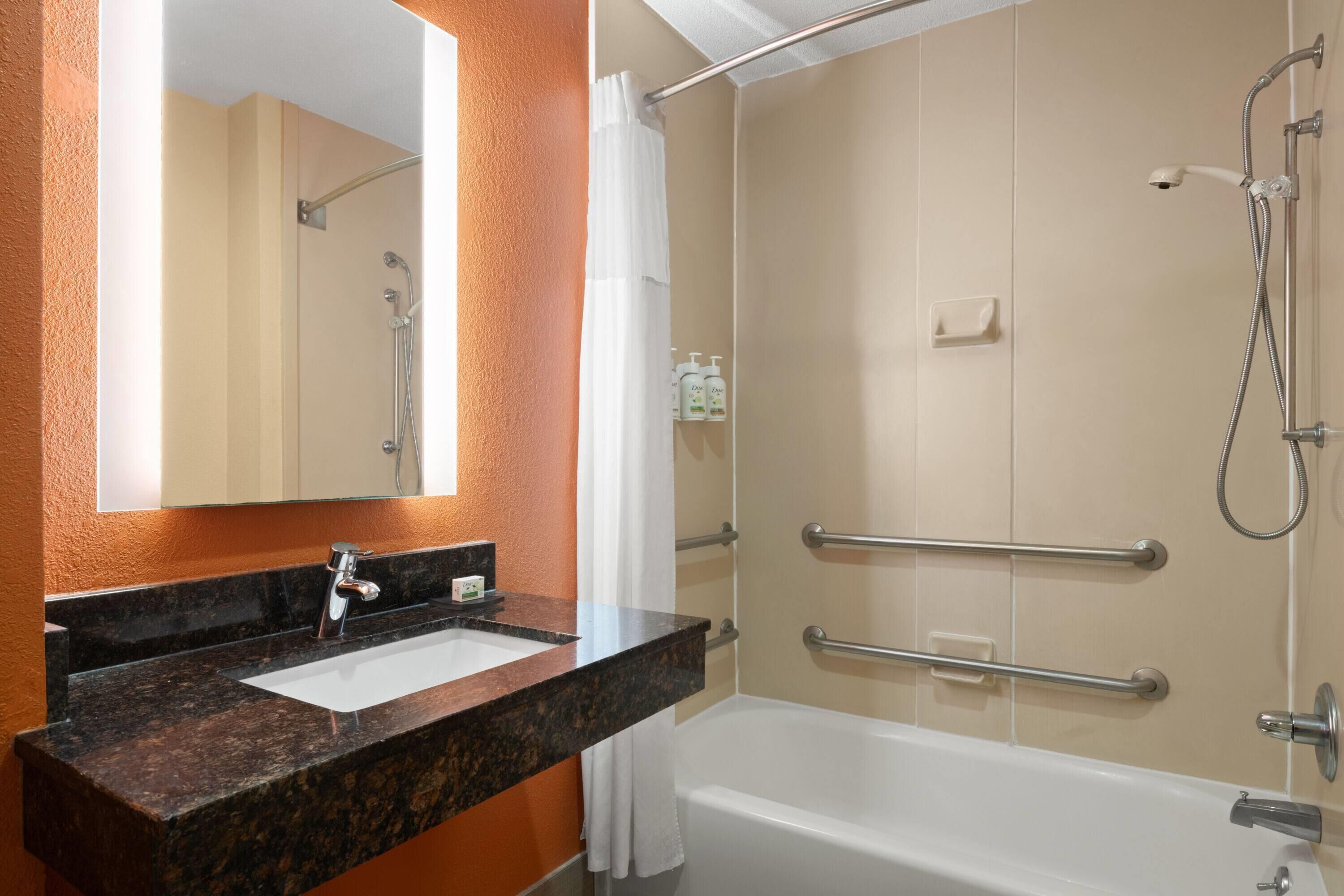 Room, 2 Queen Beds, Accessible, Non Smoking (Mobility Accessible) | Bathroom