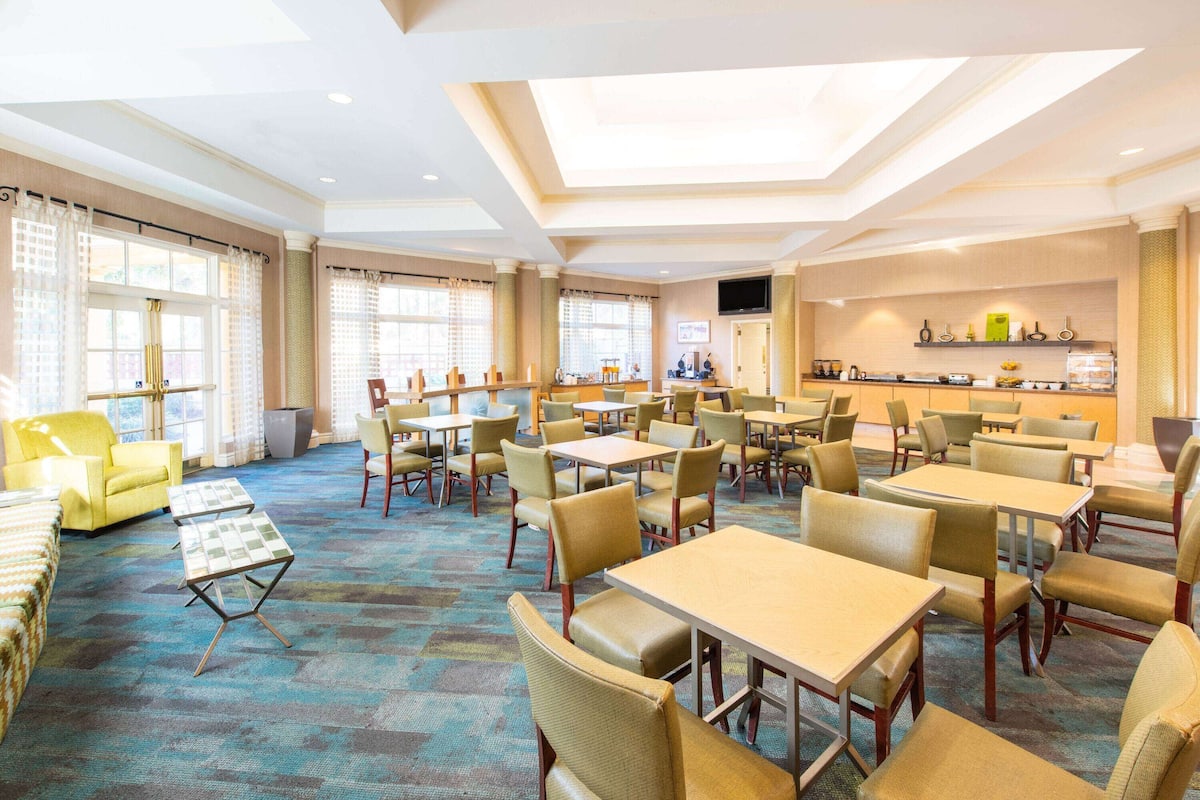 free continental breakfast