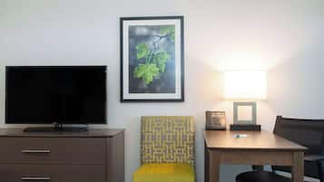1 Schlafzimmer, hochwertige Bettwaren, Schreibtisch