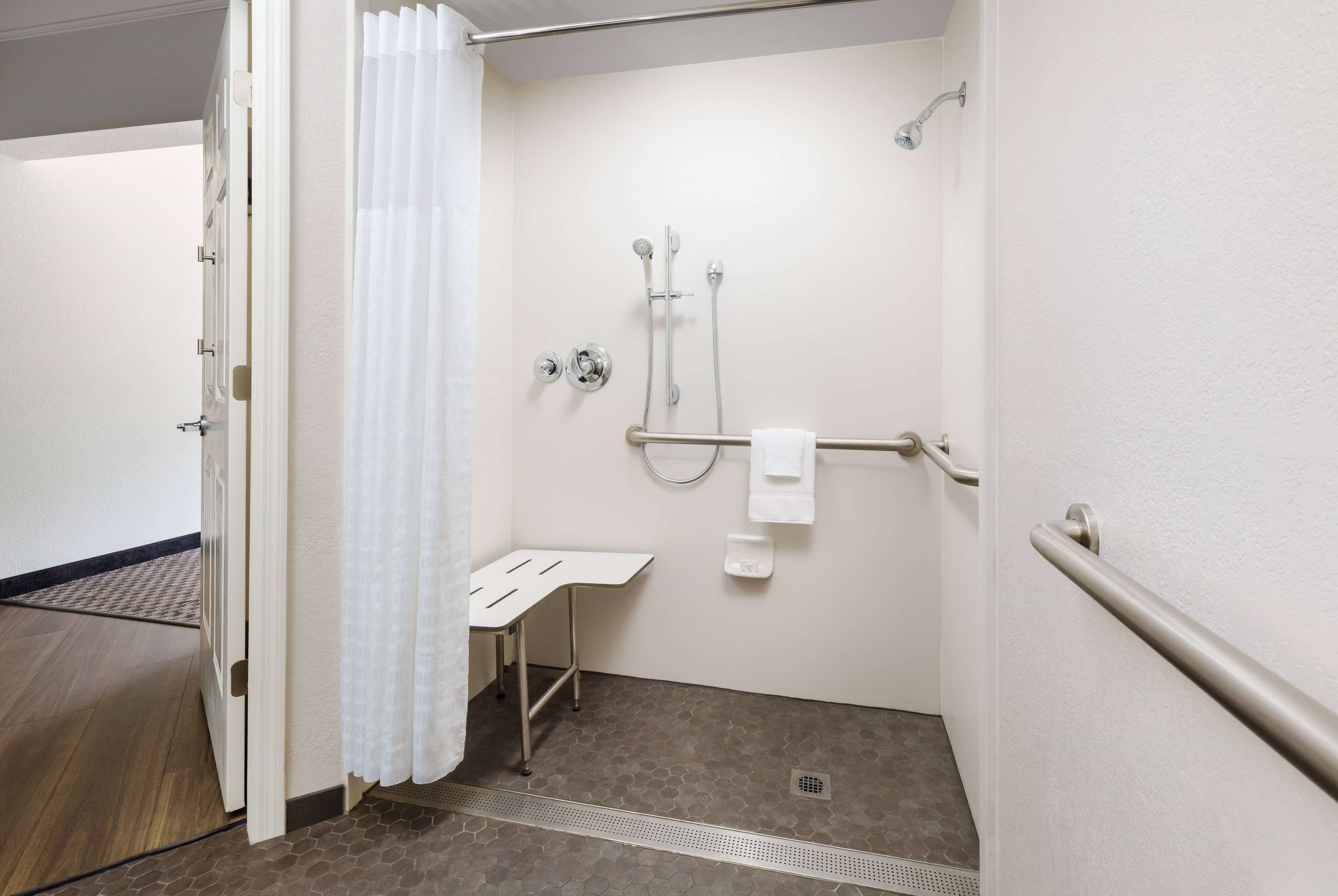 combined shower/bathtub, free toiletries, hair dryer, towels