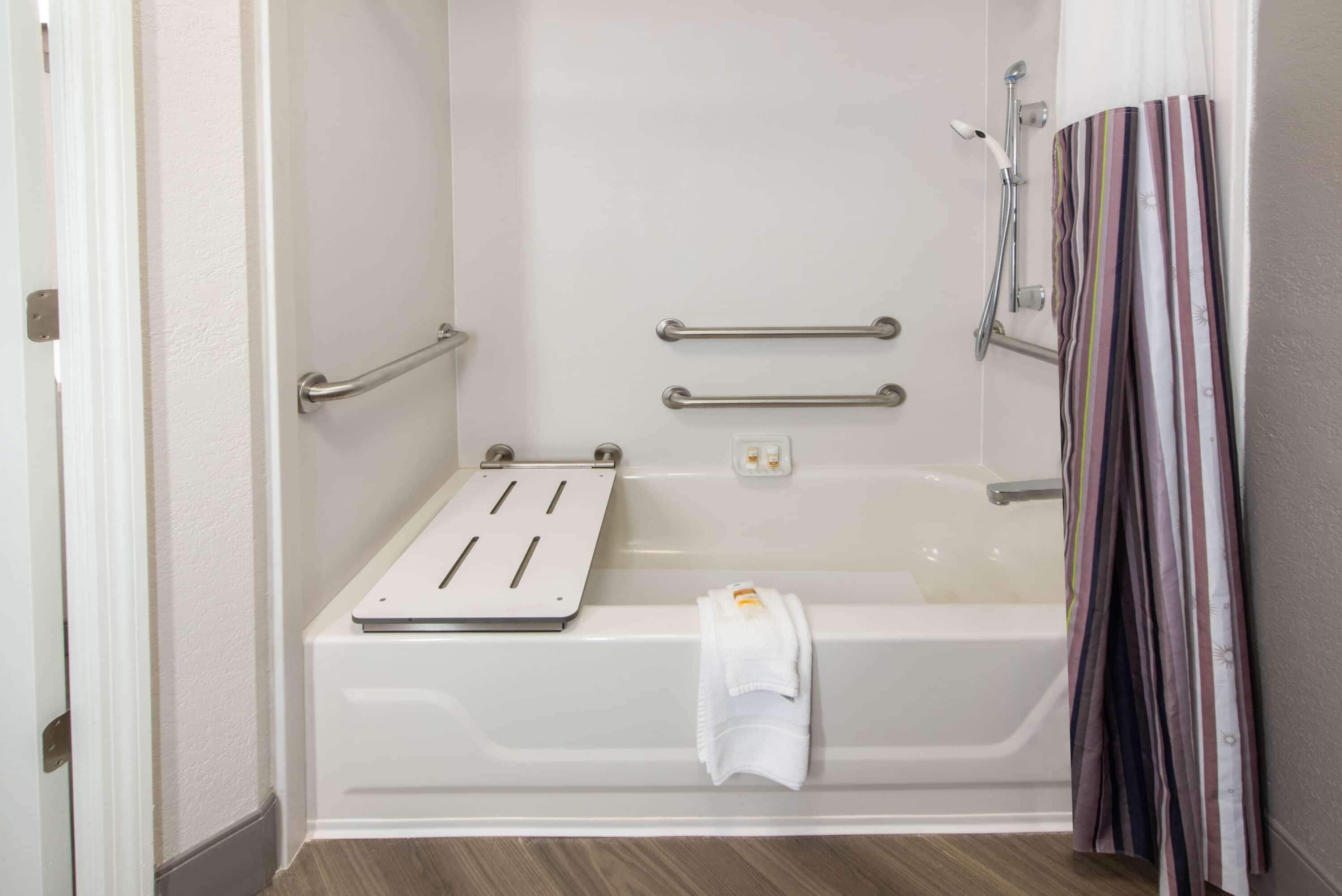 combined shower/bathtub, free toiletries, hair dryer, towels