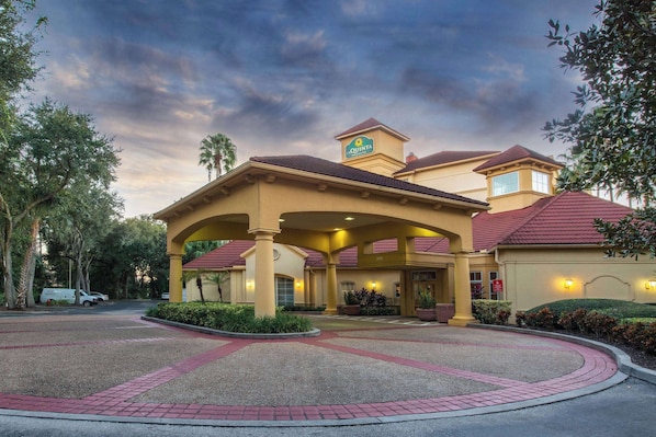 Exterior - La Quinta Inn & Suites by Wyndham Tampa Brandon Regency Park (Brandon)