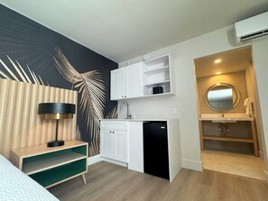 Premium-Studiosuite, 1 Schlafzimmer, Nichtraucher | 1 Schlafzimmer, Zimmersafe, Schreibtisch, Verdunkelungsvorhänge
