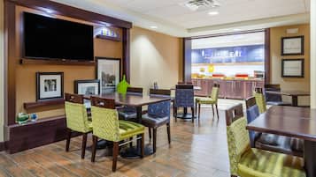 Esmorzar diari d'estil bufet gratuït