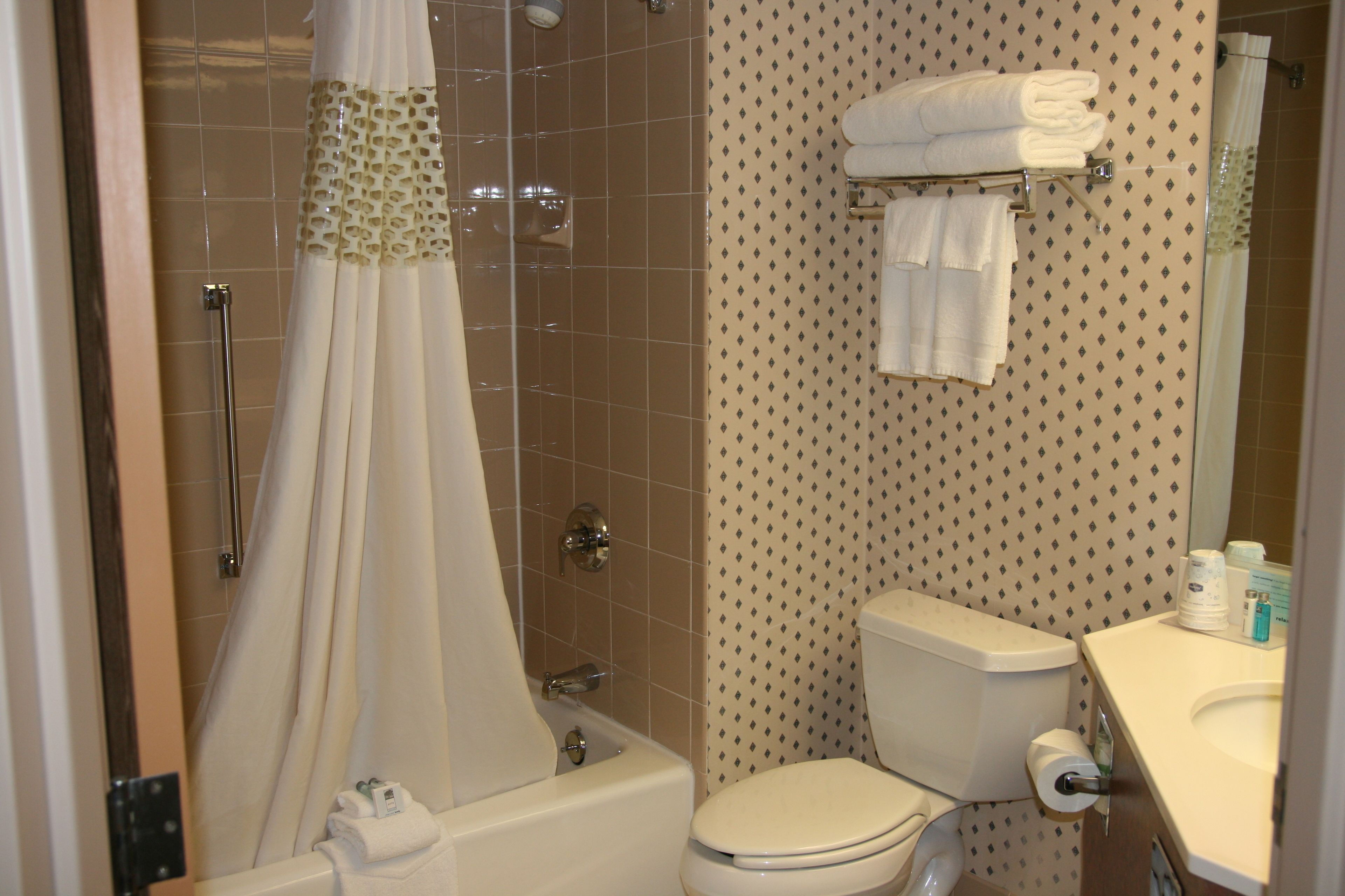 separate bathtub and shower, hair dryer, towels