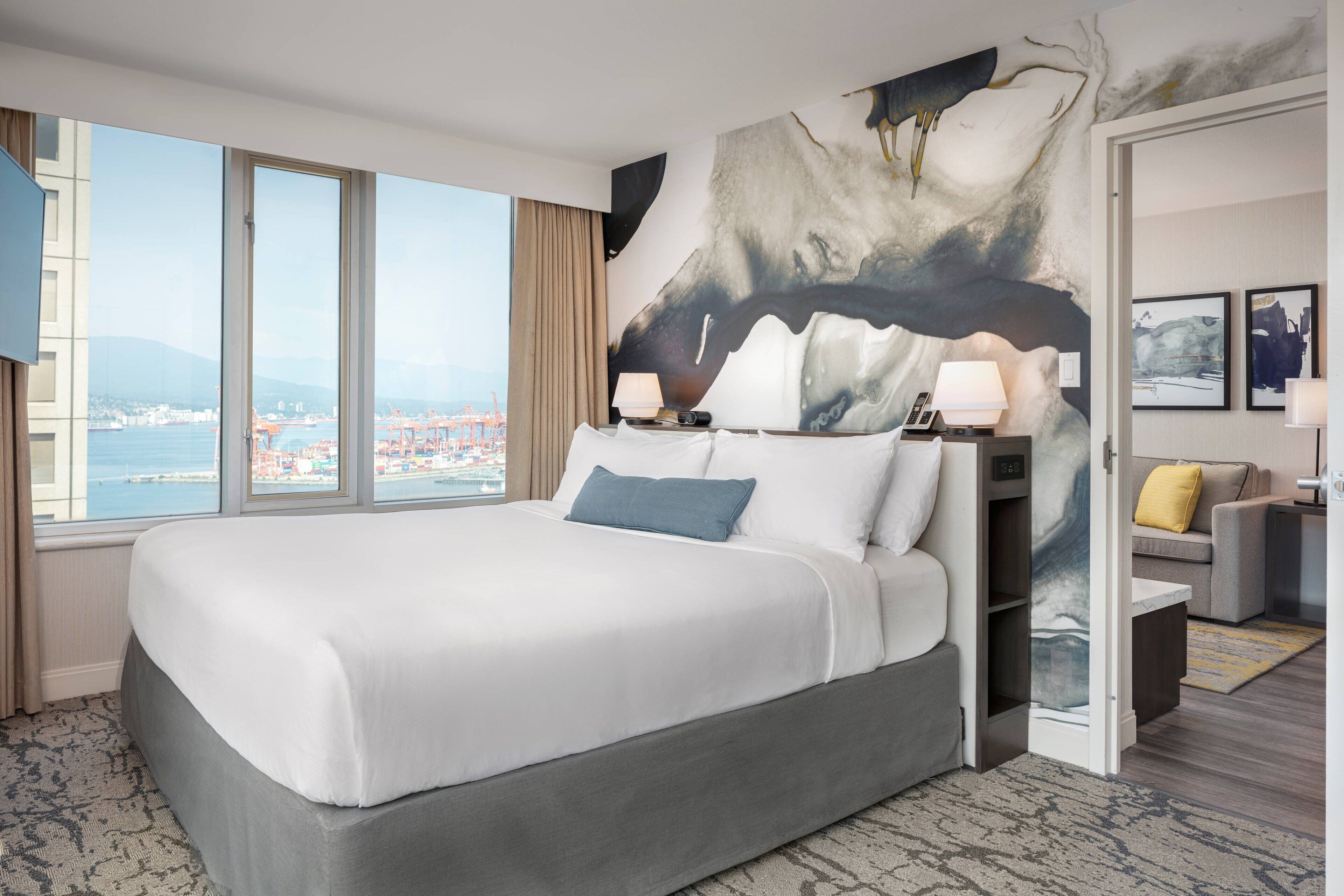 Suite, 1 cama de matrimonio grande con sofá cama, vistas al puerto | 1 dormitorio y ropa de cama de alta calidad