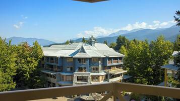 Suite, 1 Bedroom, Balcony (Balcony) | Pillowtop beds, minibar, in-room safe, desk