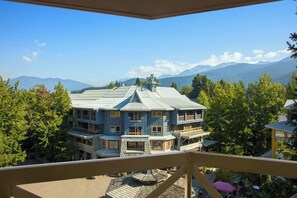 Suite, 1 Bedroom, Balcony (Balcony) | Pillowtop beds, minibar, in-room safe, desk - Delta Hotels by Marriott Whistler Village Suites (Whistler)