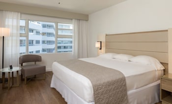 Egyptian cotton sheets, premium bedding, in-room safe, blackout drapes at Hotel Riu Plaza Miami Beach