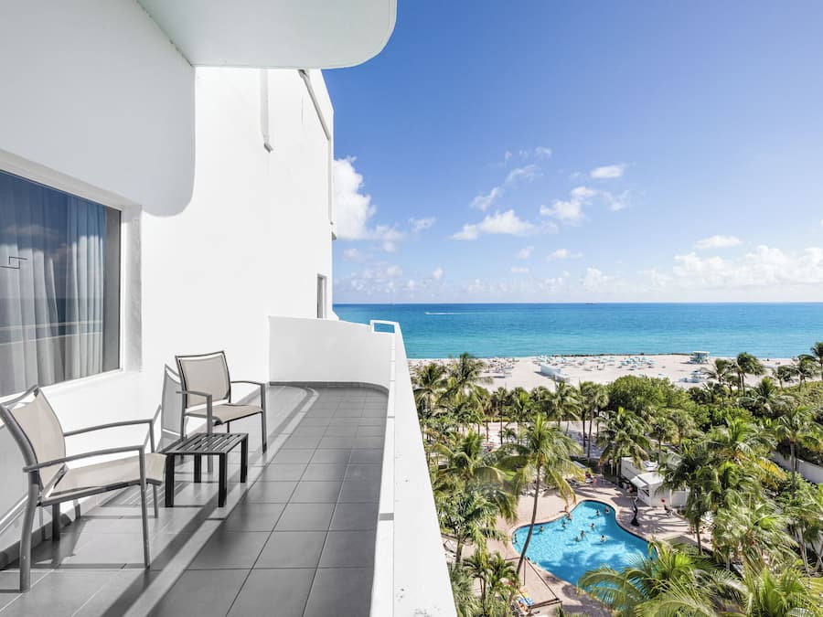 Quarto luxo, 1 cama King, vista parcial para o oceano | Vista do quarto