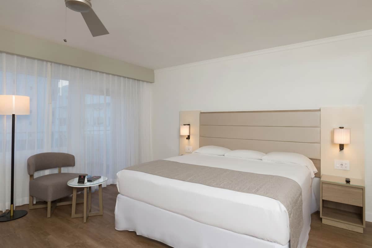 Habitación Deluxe, 1 cama de matrimonio grande, vistas parciales al mar | Vistas al mar