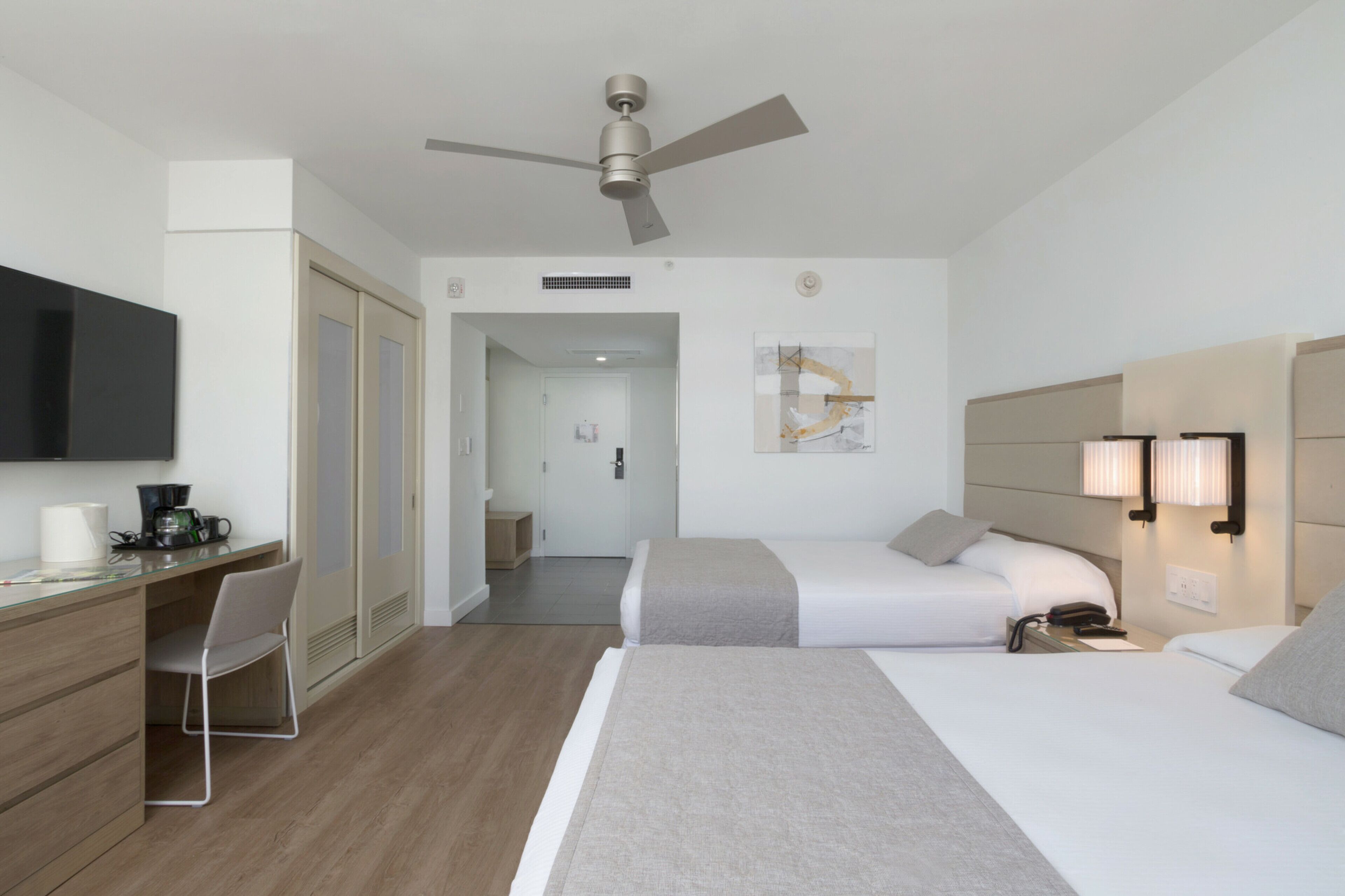 Egyptian cotton sheets, premium bedding, in-room safe, desk